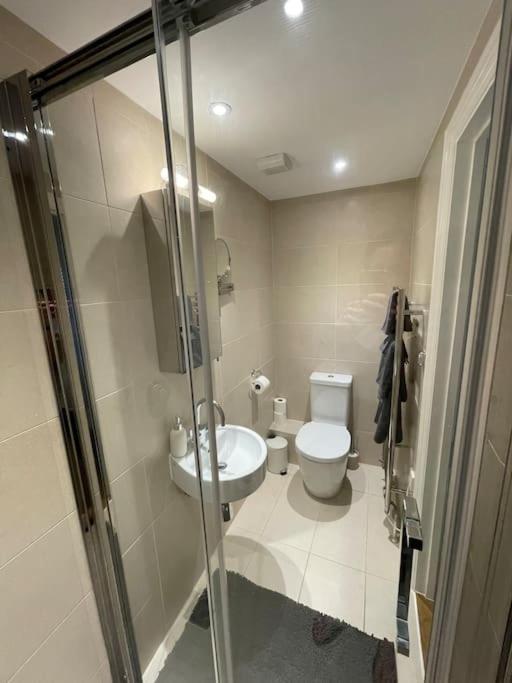 Fuchsia Cottage Flushing Ngoại thất bức ảnh